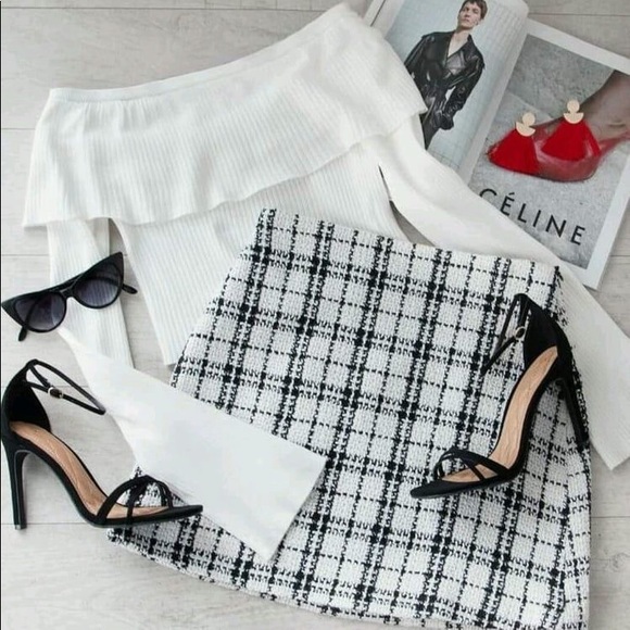 Urban Outfitters Dresses & Skirts - LAST ONE SALE Raw Hem Plaid Tweed Mini Skirt